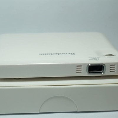 How to Use Brookstone Mini Projector？