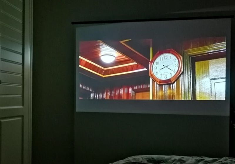 White Projector Screen vs Black: Which is Better?