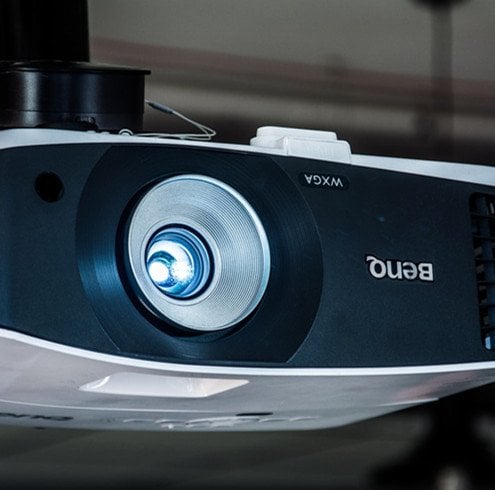 Will Side Projection Affect Image Quality?