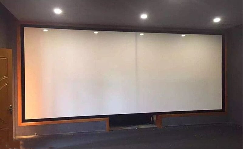 Should I Roll up the Projector Screen When not Using It?